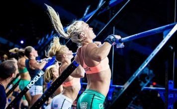 Atletas realizando dominadas en los CrossFit Games 2020