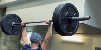 chico realizando push press en wod bear complex crossfit