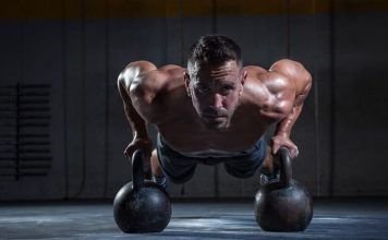 Chico realizando un devil press en CrossFit
