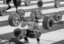 Saxon Panchik realizando cargada evento 7 crossfit games 2021