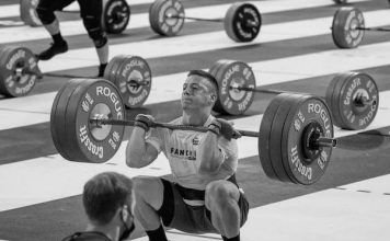 Saxon Panchik realizando cargada evento 7 crossfit games 2021