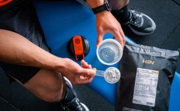 chico con suplementacion deportiva de hsn