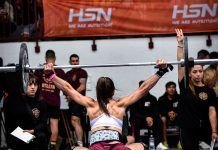 chica realizando snatch en competicion crossfit la rioja arena games
