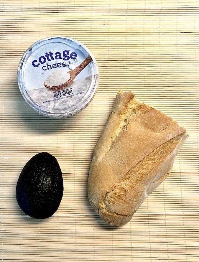 ingredientes Receta tostadas con aguacate y queso cottage