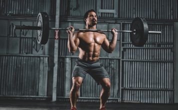 josh bridge realizando un thruster en el wod kalsu