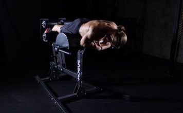 marcus filly realizando una extensión de cadera en maquina ghd