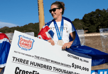 Tia-clair con el premio de los crossfit games