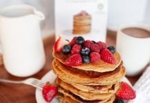 Pancake de avena con frutas para comer despues de entrenar