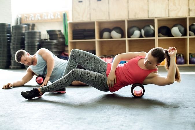 Cómo usar el rodillo masajeador muscular?