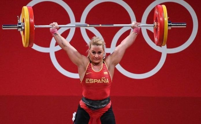 atleta española halterofilia lidia valentin realizando snatch