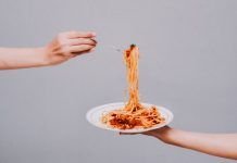 refeed o carga de hidratos con plato de pasta