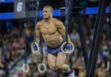 Jacob Heppner realizando ring muscle ups anillas
