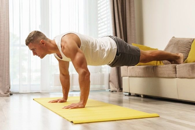 Rutina de ejercicios para entrenar en casa sin material