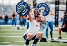 rich froning realizando un squat snatch en los crossfit games 2018