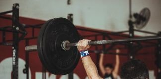 chico realizando power snatch wod randy crossfit