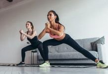 chica realizando una zancada lateral
